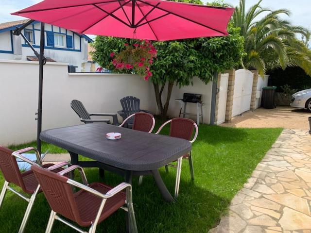 APPARTEMENT LES HIRONDELLES 2KM PLAGE-WiFI-JARDIN-PARKING-DRAPS ET SERVIETTES Hendaye Exterior foto
